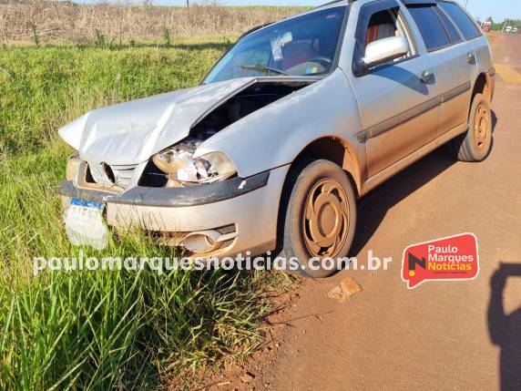 Veículos colidiram ao cruzarem sobre uma lombada física