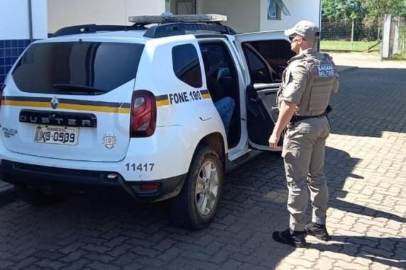 Em 2015, Julio César Kunz matou a ex, Mirian Roselene Gabe, no mesmo município. Foi condenado a uma pena de 28 anos e 4 meses em 2017, mas estava solto com tornozeleira eletrônica desde julho
