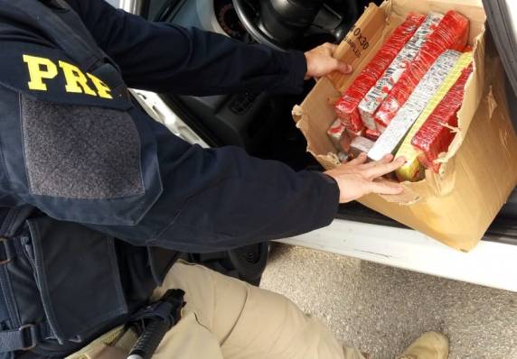 PRF encontra 100 kg de maconha em carro envolvido em acidente na BR-101 - foto 2