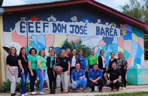 Secretários e demais gestores das escolas municipais de São José do Inhacorá, Boa Vista do Buricá, Nova Candelária e Horizontina integram a comitiva.