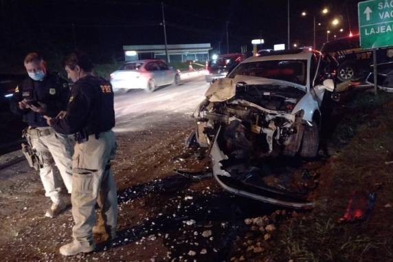 Acidente com três carros na BR-116, em Caxias do Sul, deixa três feridos - foto 2