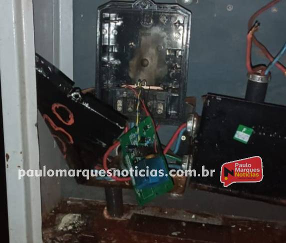 Descarga de raio destrói caixa de entrada de energia elétrica de residência, em Três de Maio - foto 3