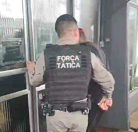 O elemento é acusado de ter matado com diversas facadas sua ex-companheira, de 22 anos