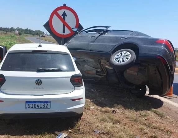 Quatro pessoas, incluindo uma criança, ficam feridas em batida na BR-153 - foto 4