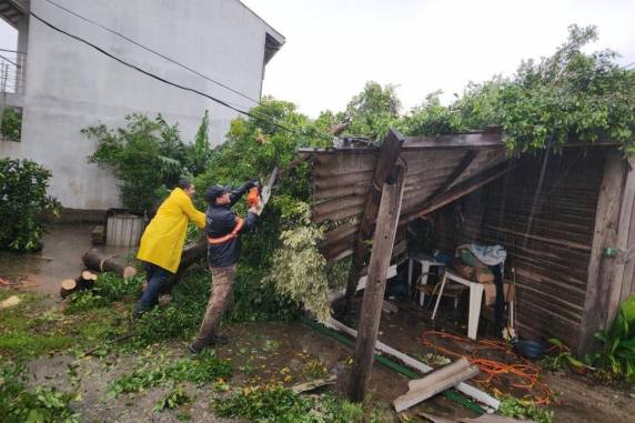Ao menos 120 casas ficam destelhadas após chuva forte e ventania em Nova Santa Rita - foto 3