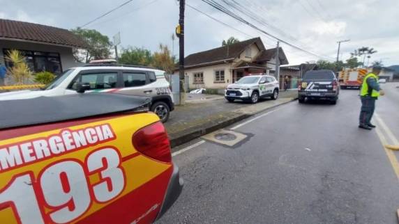 Caso aconteceu próximo em Gaspar. Após crime, homem atirou contra si e também morreu no local.