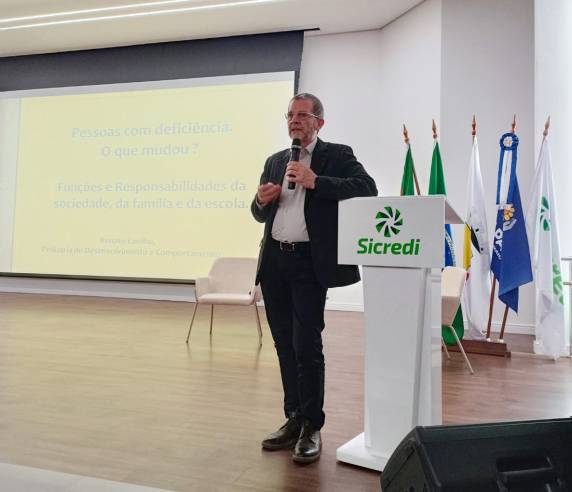 Apae promove palestra sobre funções e responsabilidades da sociedade, família e escola com as pessoas com deficiência - foto 3