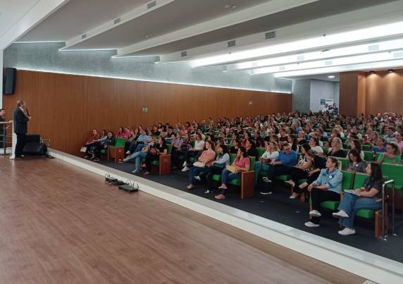 Apae promove palestra sobre funções e responsabilidades da sociedade, família e escola com as pessoas com deficiência - foto 5