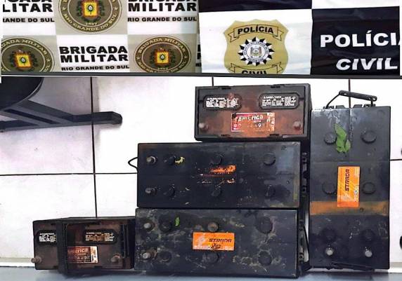 As baterias pertencem a uma empresa construtora que presta serviço para a John Deere e foram furtadas durante o feriado do dia 15.