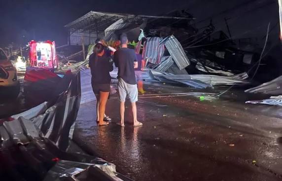 Segundo meteorologista da Sala de Situação da Sema, fenômeno é semelhante a um tornado e "vem como se fosse uma coluna [de vento] e destrói onde ele pega".