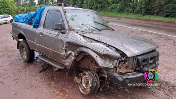 Acidente de trânsito deixou um veículo destruído neste sábado na ERS-330 em Redentora - foto 2