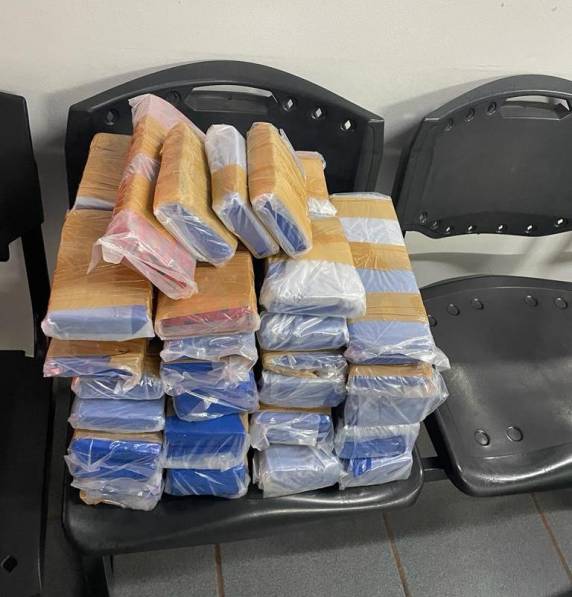 O traficante foi preso em flagrante e levado junto com os entorpecentes para a Central de Plantão Policial e em seguida para o Presídio Regional de Xanxerê.