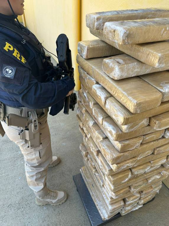 PRF intercepta comboio que transportava 120 quilos de maconha - foto 3