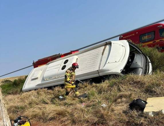 Veículo transportava pacientes que fariam consultas médica em Ijuí; Um homem morreu