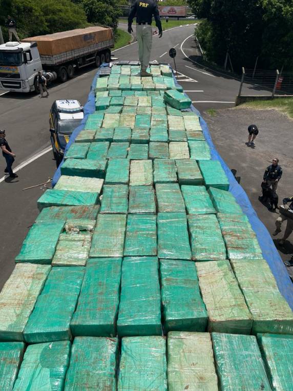 Polícia Civil e PRF apreendem mais de duas toneladas de maconha - foto 3