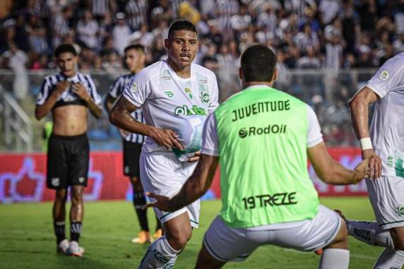 Alviverde derrotou o Ceará, de virada, e garantiu seu retorno entre os gigantes do Brasil