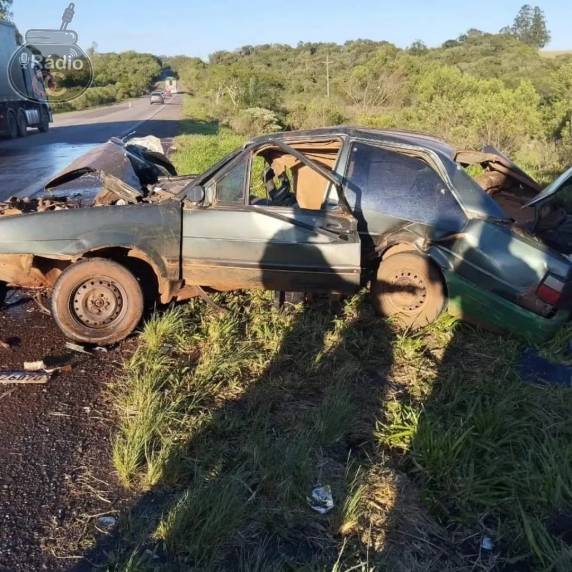 O motorista do caminhão da Cooperagro foi levado para atendimento médico em Santa Maria devido a gravidade dos ferimentos