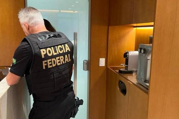 Investigados são concursados e recebem salários entre R$ 14 e R$ 31 mil