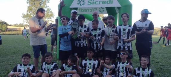 A 2ª Taça Sicredi finaliza com muita integração entre as Escolinhas de Futebol - foto 2