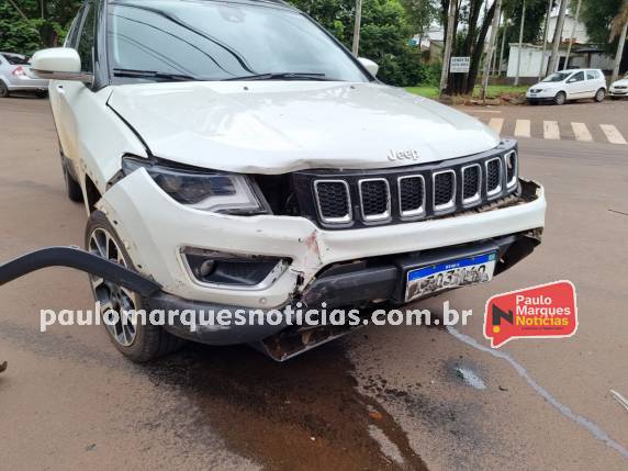 Acidente envolve três veículos no Centro de Três de Maio - foto 3