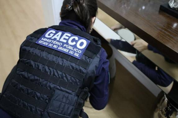 GAECO/MPRS faz operação contra criminosos que lavaram dinheiro do tráfico de drogas com veículos e empreendimentos - foto 3