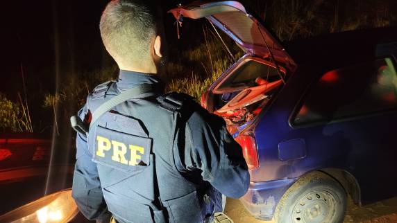 O veículo foi encaminhado, juntamente com a droga, para a polícia judiciária em Passo Fundo. 