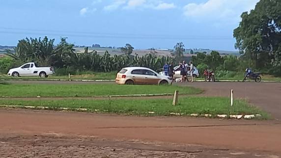 O piloto da moto foi socorrido por uma equipe da Secretaria da Saúde