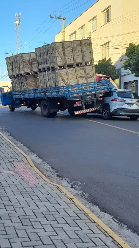 Veículos colidiram na Av. Dahne de Abreu