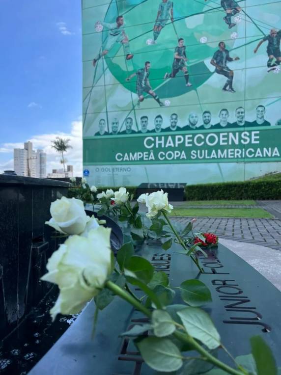 Sete anos após acidente com voo da Chapecoense, famílias seguem em busca de indenização de R$ 4,1 bilhões - foto 2