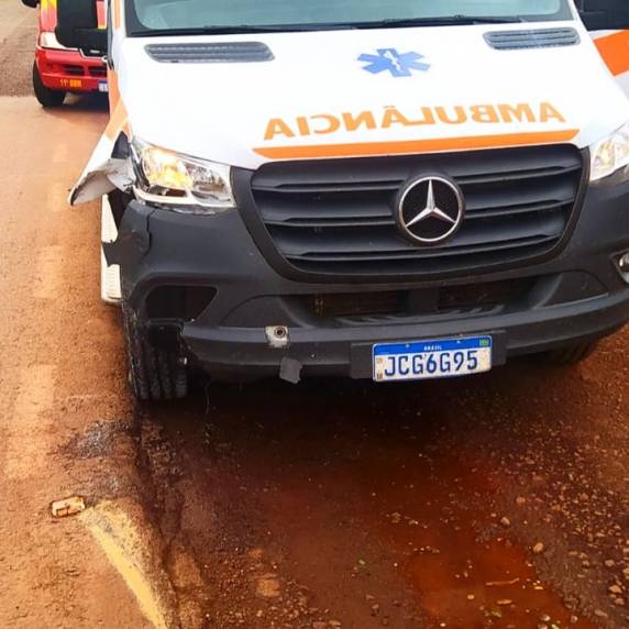 Segundo o Corpo de Bombeiros Militar, a colisão envolveu um motocicleta e uma ambulância da Prefeitura de São Borja, em São Luiz Gonzaga