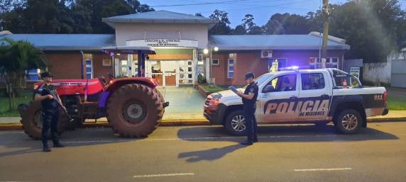 Os efetivos argentinos realizaram buscas em toda a zona costeira e sendo localizado às 16h50 em Paraje Laranjera em El Soberbio, escondido em uma zona de vegetação o trator que havia sido roubado no Brasil