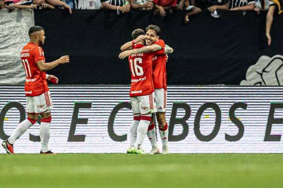 Mauricio e Wanderson garantiram a vitória colorada, no sábado, pela 37ª rodada do Brasileirão