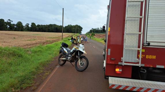 Carros colidem e um deles capota em lavoura na ''faixa velha'' para Catuípe em Ijuí - foto 3