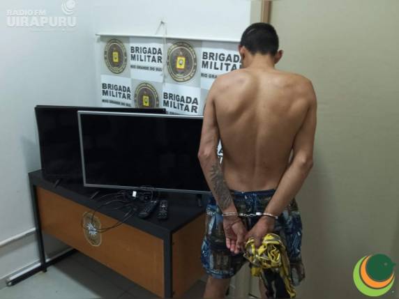 Conforme informações obtidas pela reportagem policial da Rádio Uirapuru, a Sala de Operações 190 da Brigada Militar foi informada pela vítima, proprietária da residência, de que sua casa havia sido arrombada pela porta da frente.