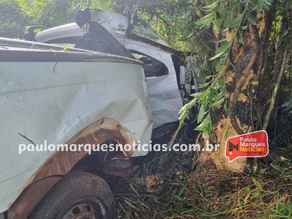Saída de pista deixa duas vítimas fatais na BR-472 entre Três de Maio e Boa Vista do Buricá - foto 2
