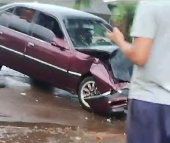 A vítima, que conduzia um veículo Volkswagen Gol, ficou ferida no ocorrido.