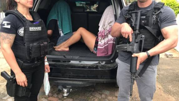 Polícia prende suspeitos e apreende pistolas, submetralhadora e fuzis em operação - foto 2