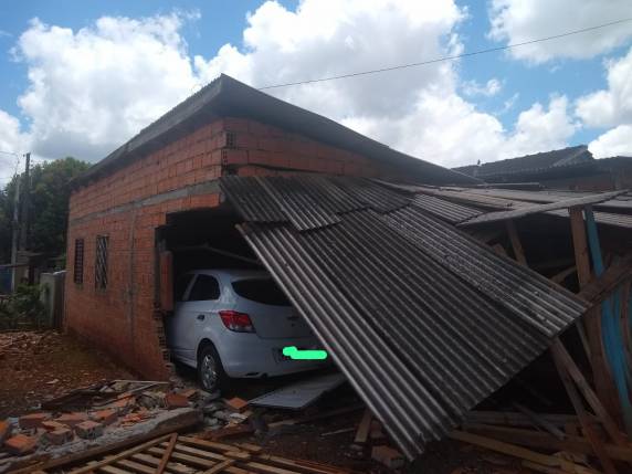 Menina sofreu suspeita de traumatismo craniano e fratura em uma das pernas