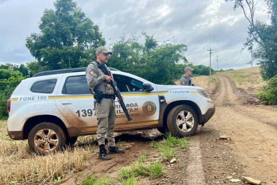 Operação terminou com um homem morto e três pessoas presas