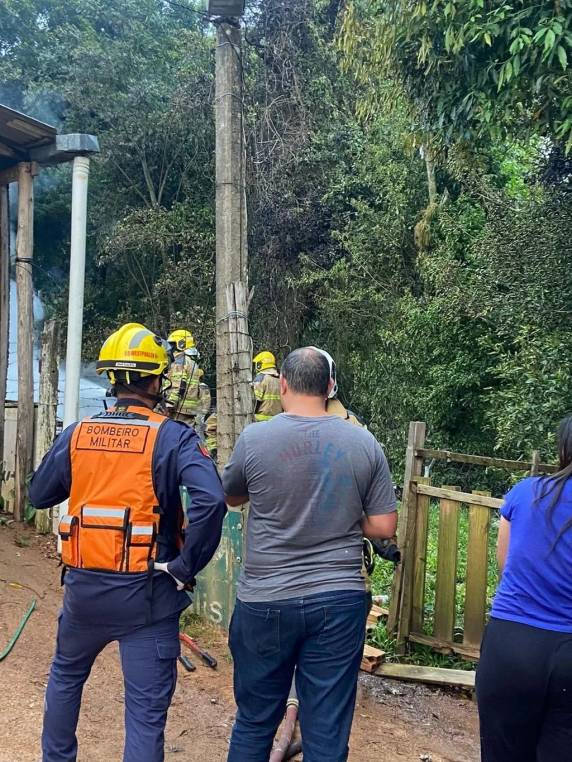 De acordo com a equipe, há uma vítima fatal