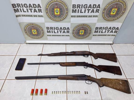 Brigada Militar prende dois homens, por porte ilegal de arma de fogo em Ijuí - foto 2
