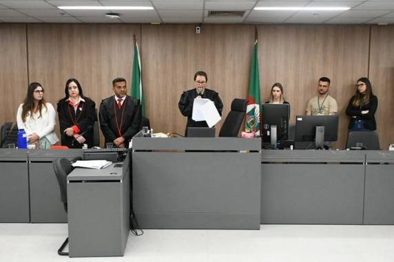 Neuza Regina Bitencourt Vidaletti, mãe de Dionatha, foi sentenciada a dois anos de reclusão pelo disparo