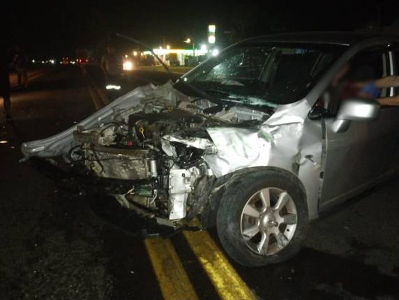 Homem fica ferido em acidente entre carro e caminhão na BR-386 em Soledade - foto 2