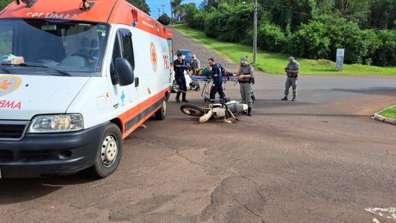 Uma colisão transversal envolveu a moto da vítima e uma caminhoneta Jeep