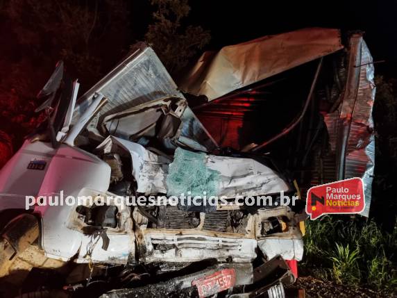 Dois motoristas morreram após colisão frontal entre ônibus de turismo e caminhão, na RS-210 em São Martinho - foto 2