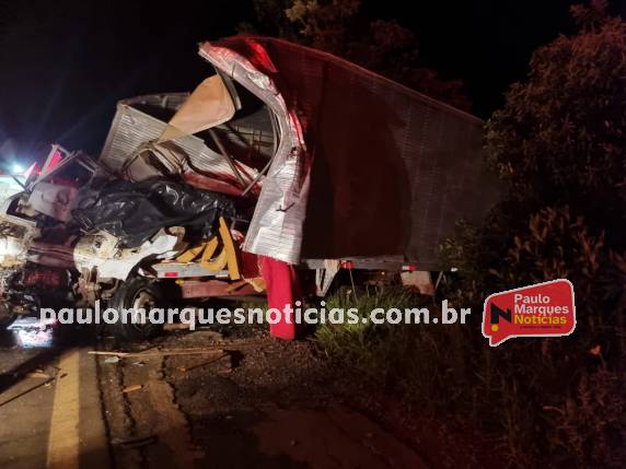 Dois motoristas morreram após colisão frontal entre ônibus de turismo e caminhão, na RS-210 em São Martinho - foto 4