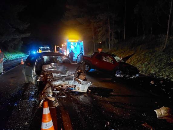 Mulher fica gravemente ferida em colisão envolvendo dois carros na BR-386 em Tio Hugo - foto 2