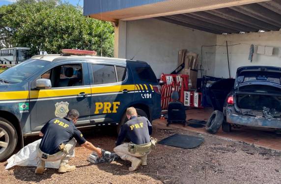Na abordagem o motorista disse aos policiais que levaria o carro até Santa Maria