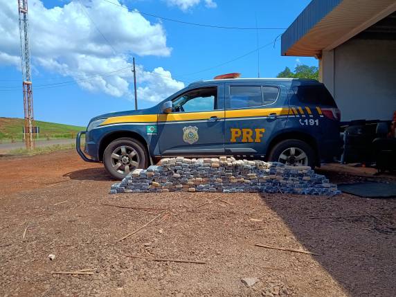 Na abordagem o motorista disse aos policiais que levaria o carro até Santa Maria
