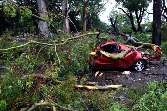 Além da forte chuva, o vento atingiu velocidade de mais de 140 km/h em Bahía Blanca, de acordo com o serviço meteorológico